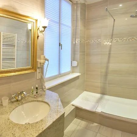 ホテル Restaurant Du Parc タン